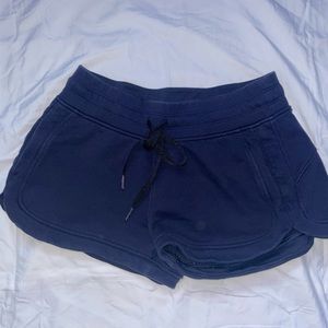 Lululemon shorts size 6 blue perfect condition